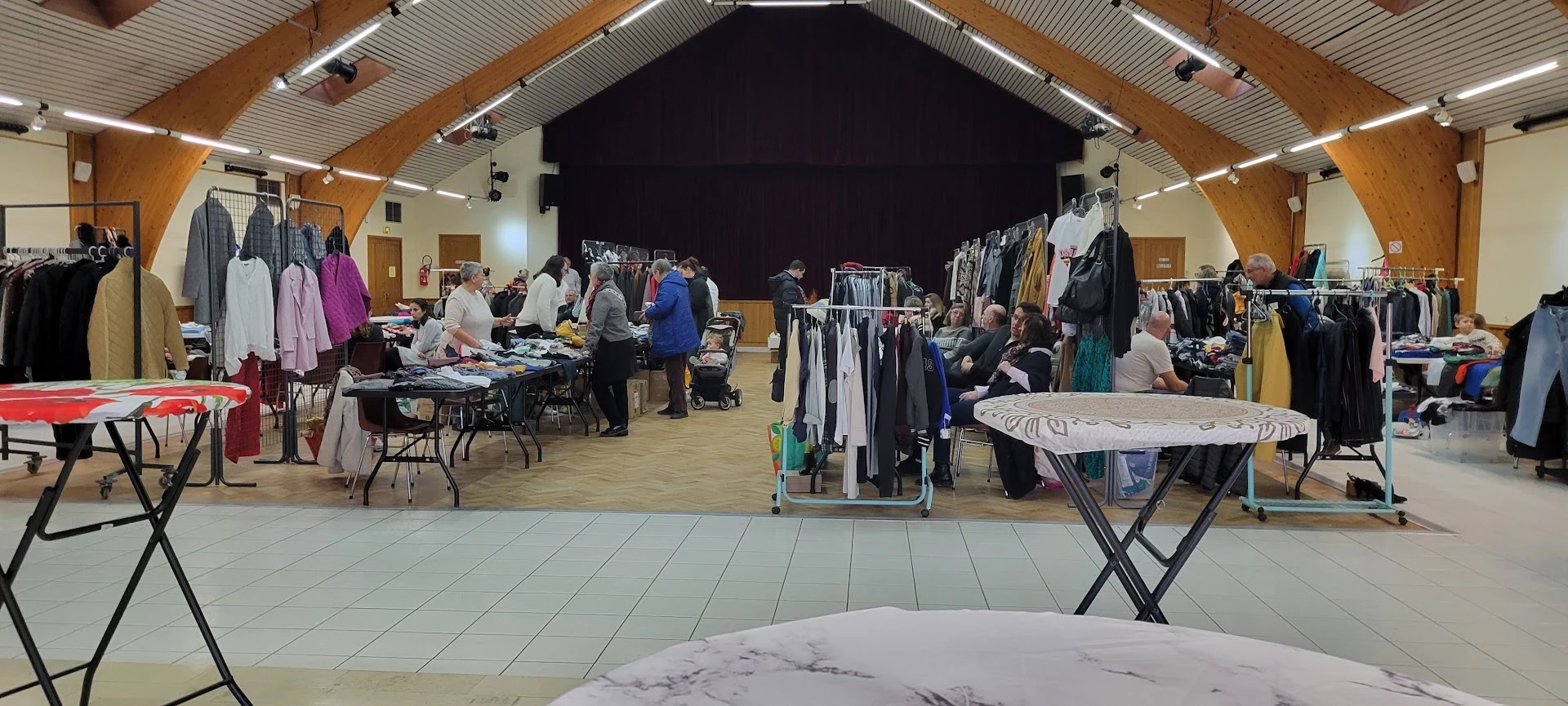Bourse aux vÊtements et expo-couture le dimanche 15 février 2026 à bonny sur loire (45)