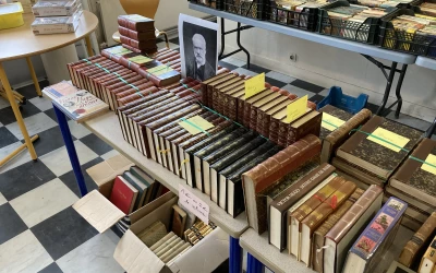 Grande vente de livres anciens, beaux livres, meubles, postes de tsf et vins