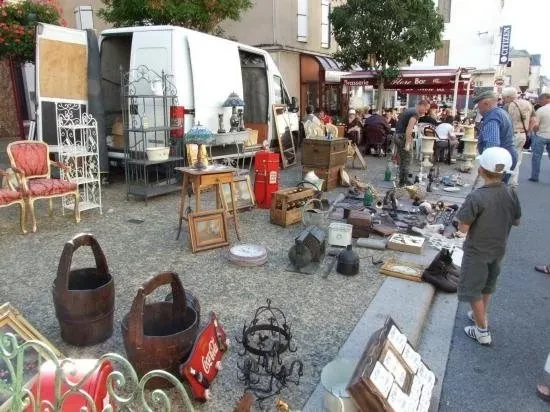 39eme édition foire à la brocante - vide grenier - bourse d'echange et rencontres de réquista de véhicules anciens et de collections