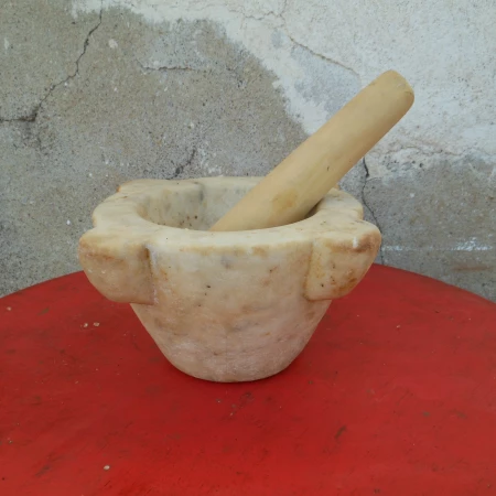 Mortier en marbre de carrare ancien . broc_du_sud