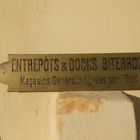 plaque signalétique en cuivre des entrepôts & docks Biterrois . broc_du_sud