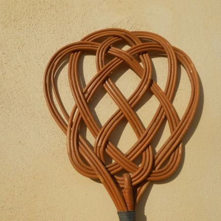 Bât-tapis en osier ancien. broc_du_sud