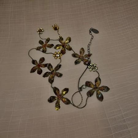 Joli collier métal et verre