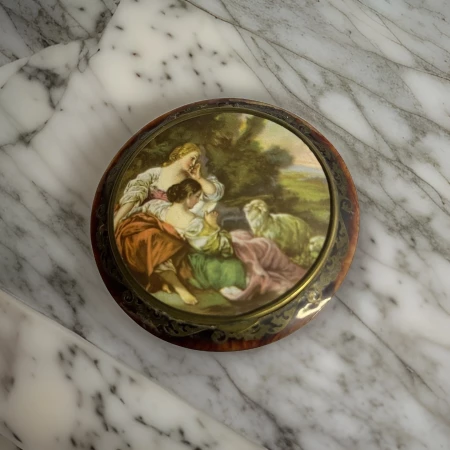 Poudrier vintage decoré