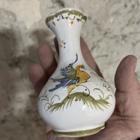 Vase signé moustier