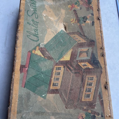 Ancienne boîte de jeux chalet Suisse