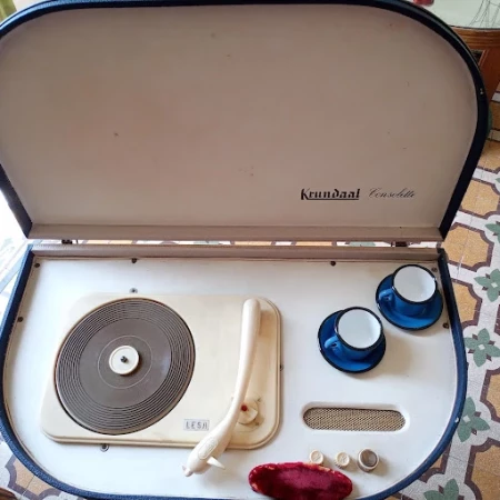 LOT DE 2 TASSES en email